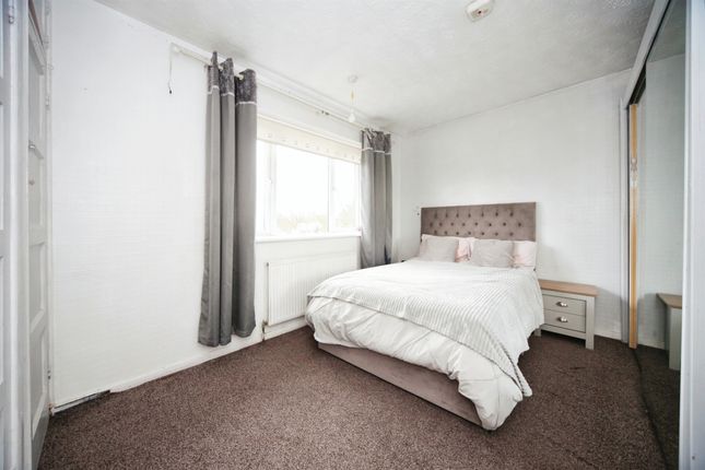 Semi-detached house for sale in Rotherham Avenue, Luton