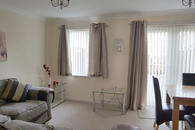 7, Green  Court,  Woodlaithes, Rotherham photo 5