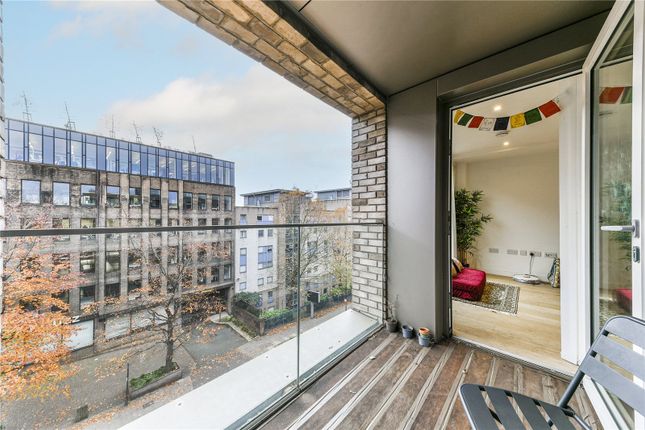 Flat for sale in Cynthia Street, London