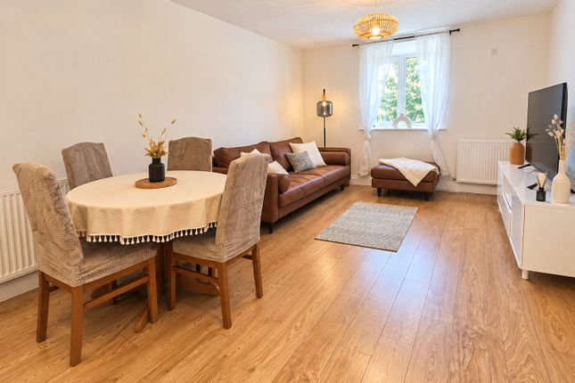 Flat 13, Beaufort Mews 1-3,, Kingsway, Woking photo 2
