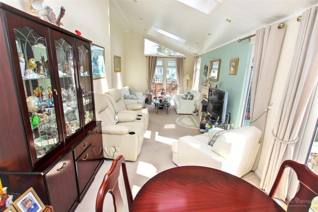29 Second Avenue, Garston Park, Reading photo 4