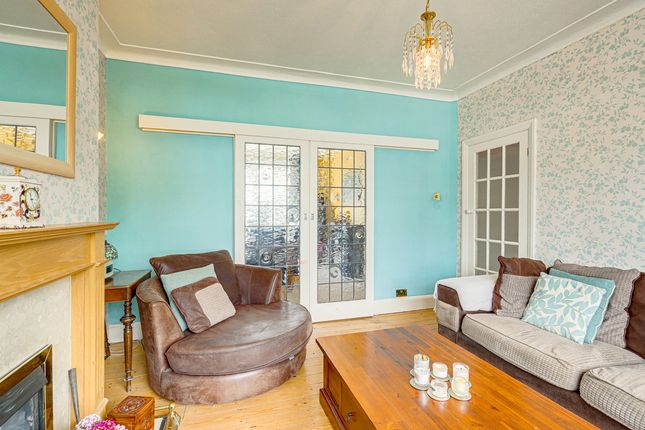 22, Chase Gardens, Westcliff-on-sea photo 4