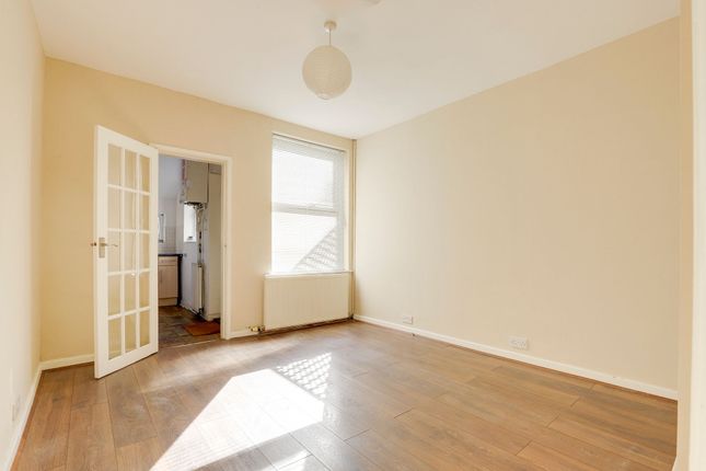3 Manor Avenue, Nottingham photo 3