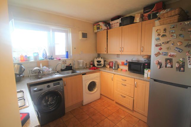 72, Abercrombie Gardens, Southampton photo 2
