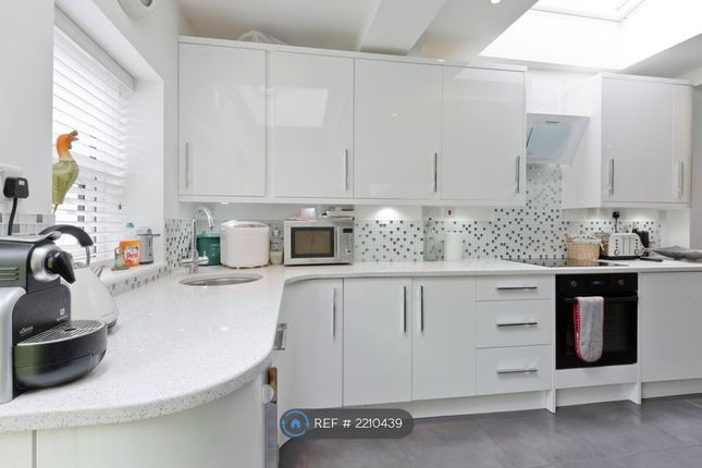 Lower Mortlake Road, Richmond photo 3