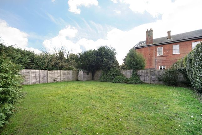 Flat to rent in The Lawn, Horton Road, Datchet, Slough
