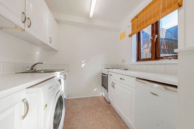45 Stephenson Court, Osborne Street, Slough photo 4