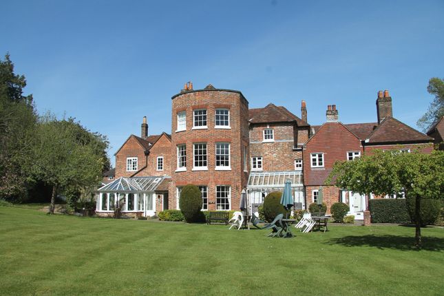 2-bed house on 15 Upper House Court, Winchester Road, Wickham, £210,000