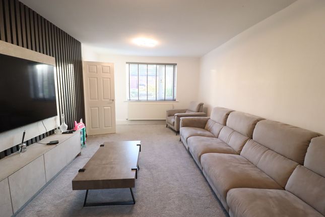 32 Haston Lee Avenue, Blackburn photo 4