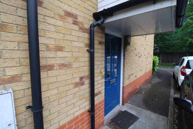 Thumbnail Flat for sale in Savera Close, Southall