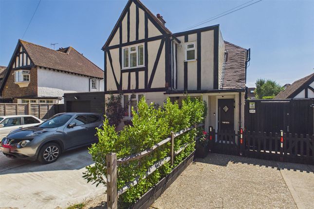 2-bed flat on 83a Poulters Lane, Worthing, £300,000