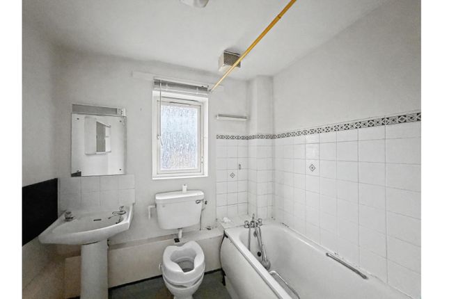 7, Greenham Crescent, London photo 5