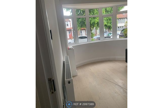 Thames Avenue, Perivale, Greenford photo 2