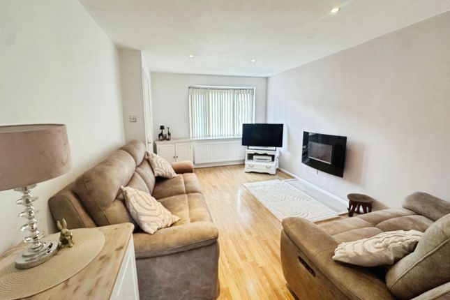 3, Furnace Close, Wolverhampton photo 3