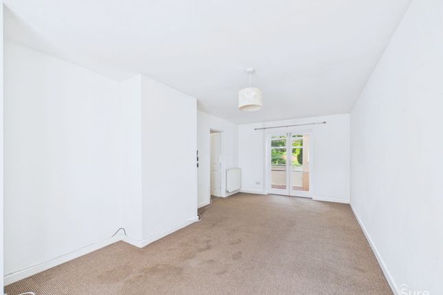 32 Farm Close, Burton-On-Trent photo 2