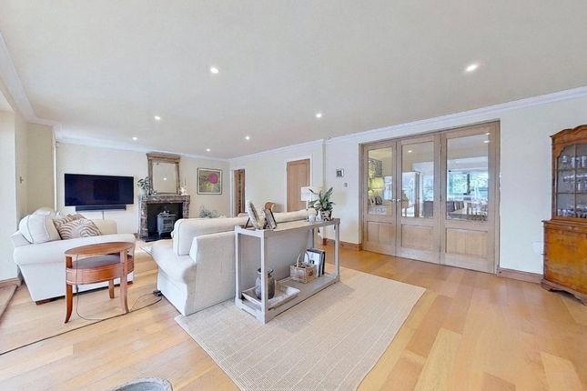 16, Mill Hill, West Sussex photo 2