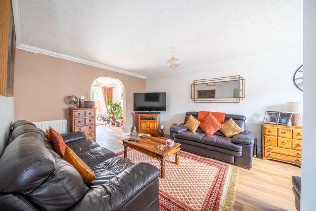 9 Burnhams Close, Andover photo 4
