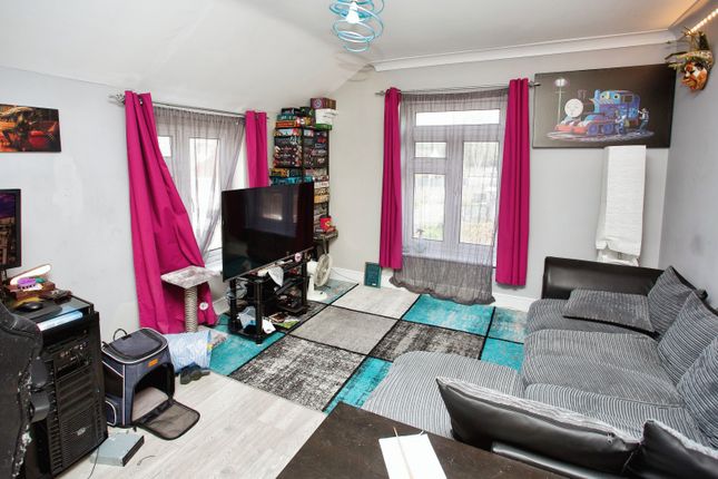 Flat for sale in Bitterne Road West, Southampton, Hampshire