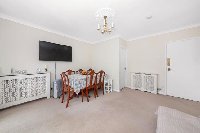 Flat for sale in Bromley Road, Catford, London