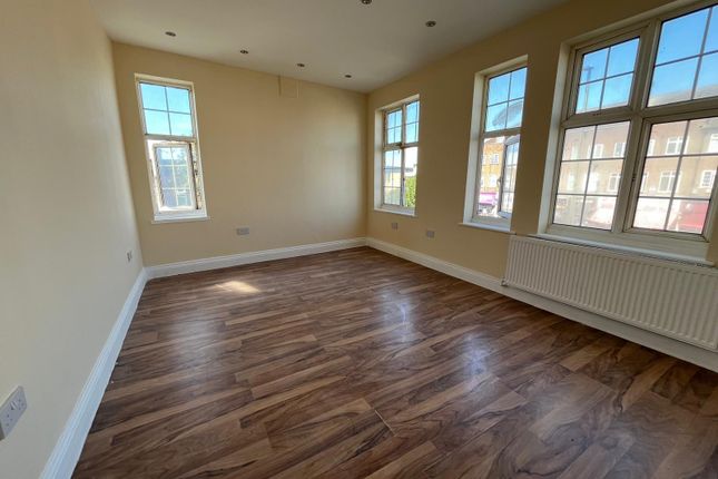 Flat 2, 97-99, Burnt Oak Broadway, Edgware photo 2