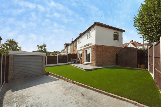 40A, Compton Crescent, Chessington photo 4