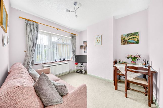 160, Western Avenue, Greater London photo 4