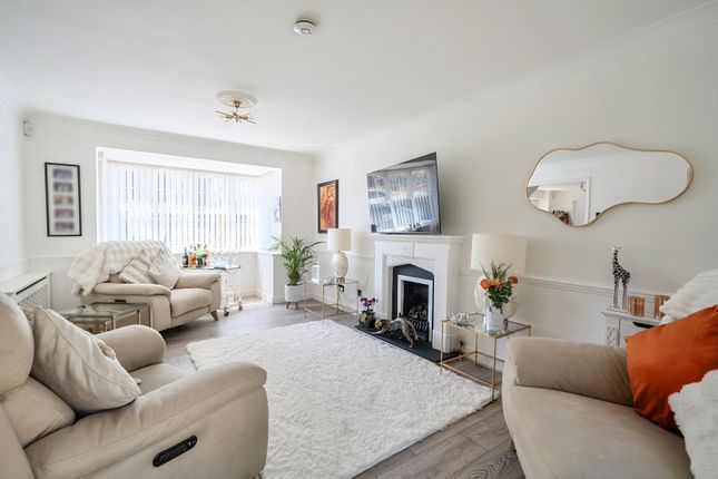 16, St. Andrews Gardens, Cobham photo 2