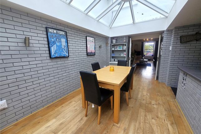 2, Mayfield Drive, Pembrokeshire photo 3