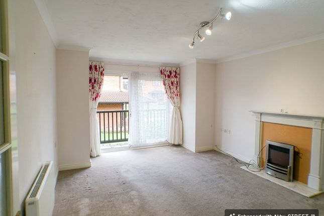 25 The Ferns Bricksbury Hill, Farnham photo 2