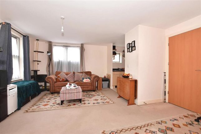 Flat for sale in Bingley Court, Canterbury, Kent