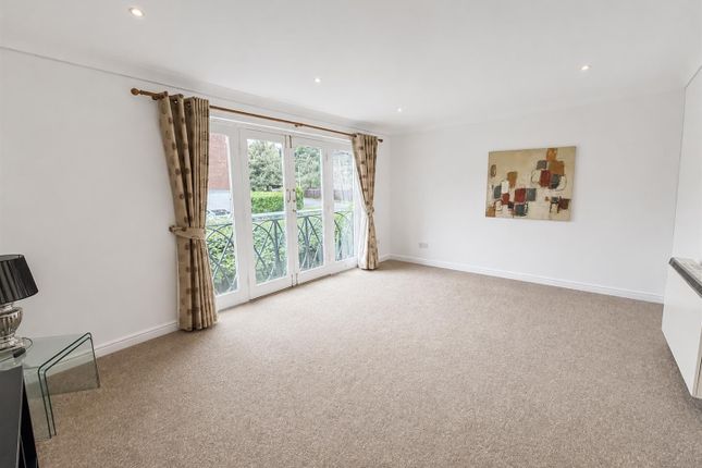 32, Hawkesbury Mews, Darlington photo 2