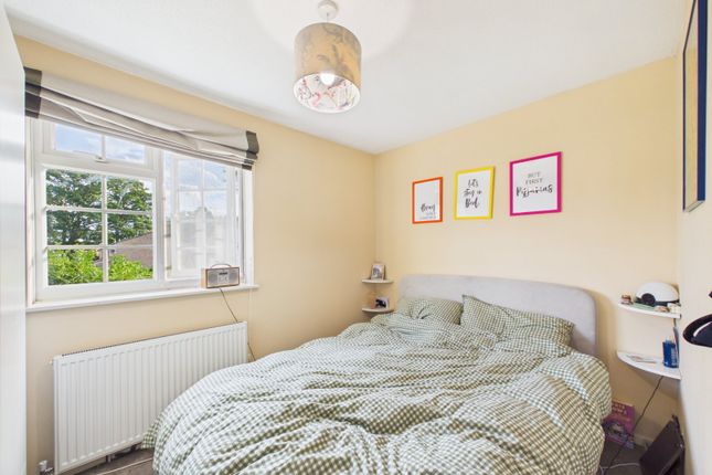 7, Rother Close, Sandhurst photo 4
