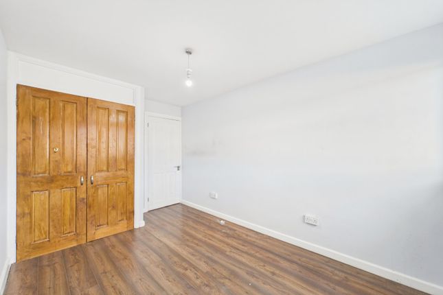 74, Abbotsbury, Bracknell photo 4