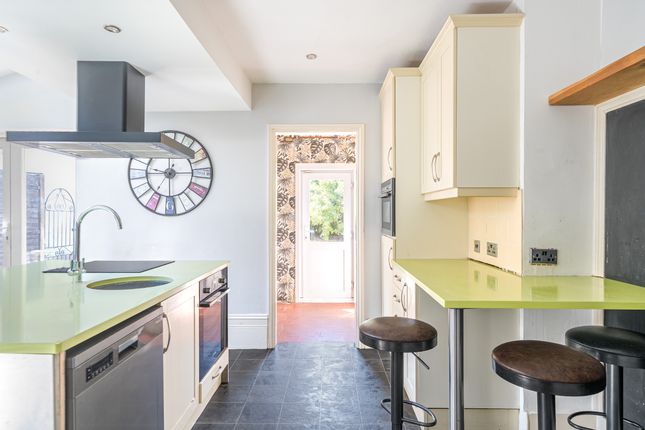 260, Coulsdon Road, Caterham photo 4