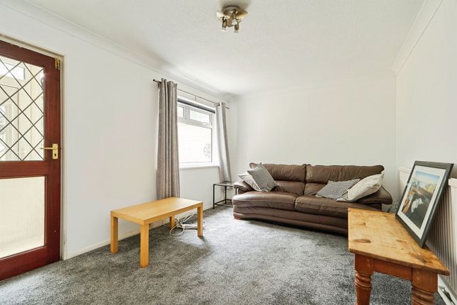 17, Elmhurst Gardens, Leeds photo 3
