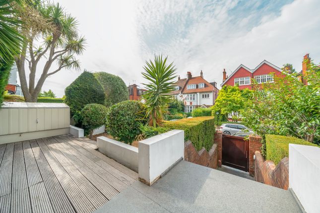 Penthouse, 14 Bracknell Gardens, Bracknell Gardens, Hampstead photo 4