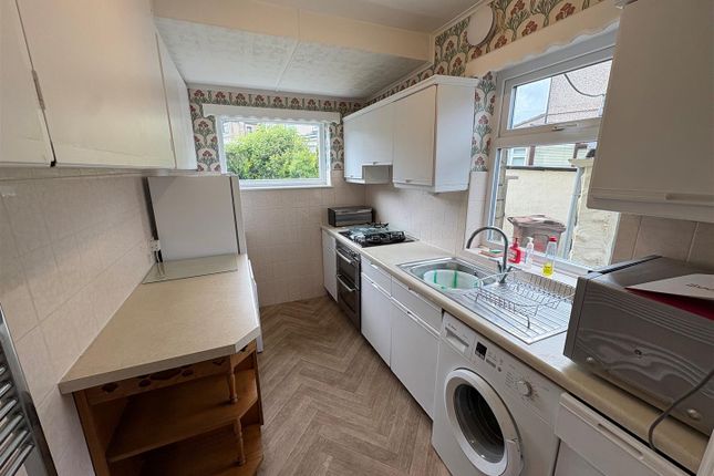 3, Uplands Avenue, Bradford photo 3
