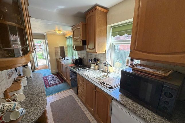 10, Hayling Avenue, Feltham photo 3