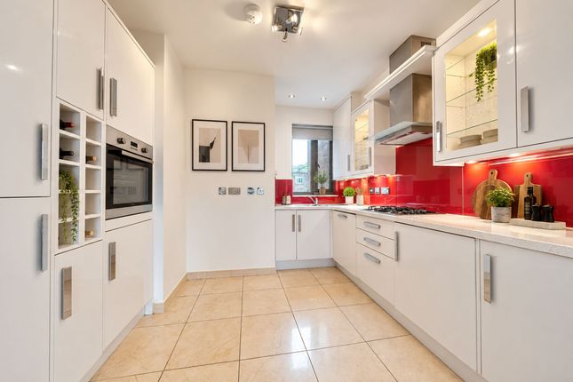 Flat 4, Bains Mansions 2A Philpot Street, London photo 2