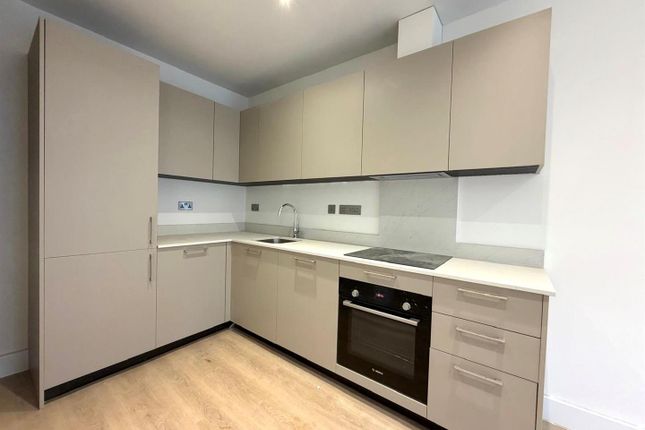 Ground & First Floor, The Avenue, London photo 3