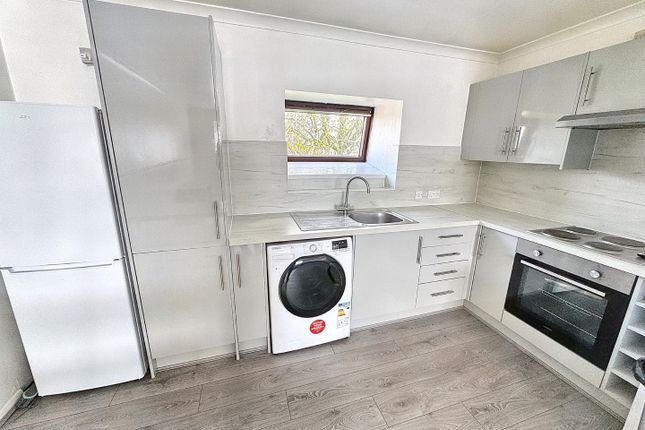 Flat to rent in Magpie Close, Forest Gate