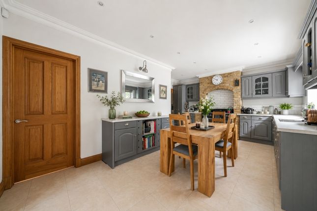 The White Cottage, Wych Hill, Woking photo 4