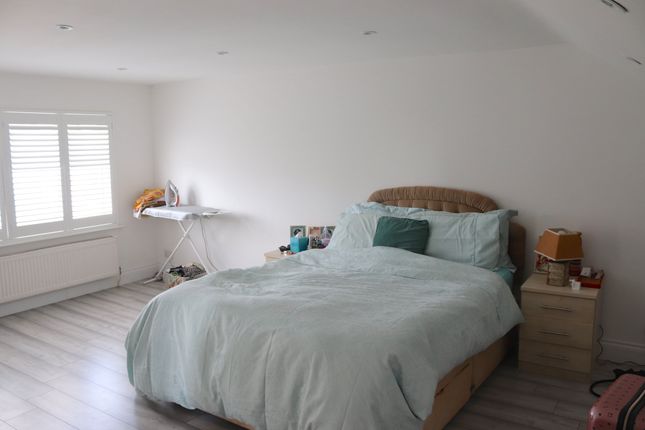 Room to rent in Monkswood Gardens, Ilford, Essex