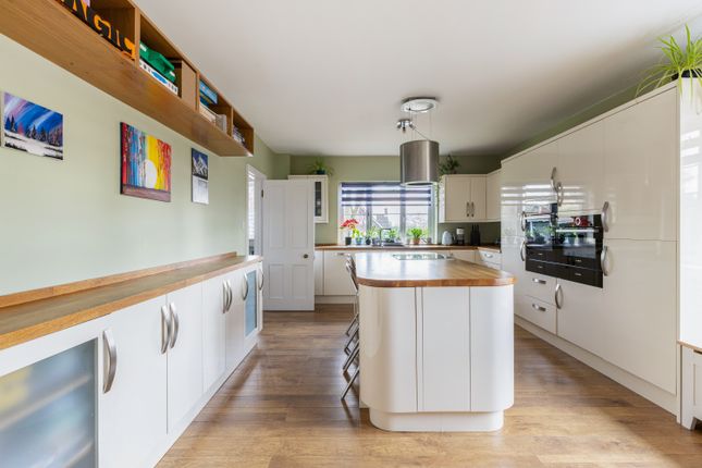 1, Orchard Close, Henley-On-Thames photo 3