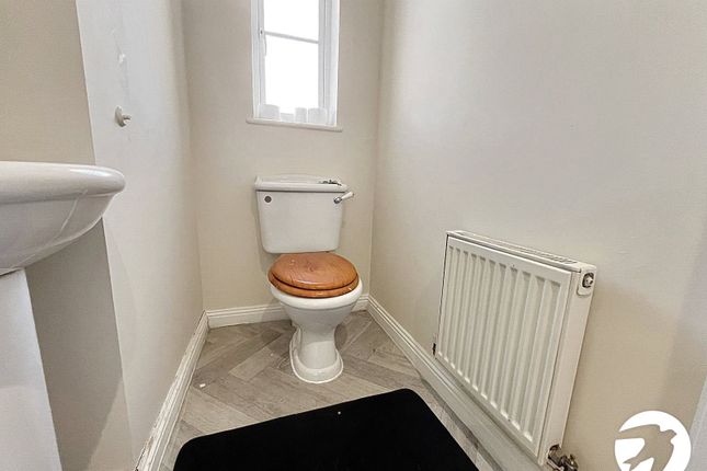 15, Alfriston Close, Dartford photo 5