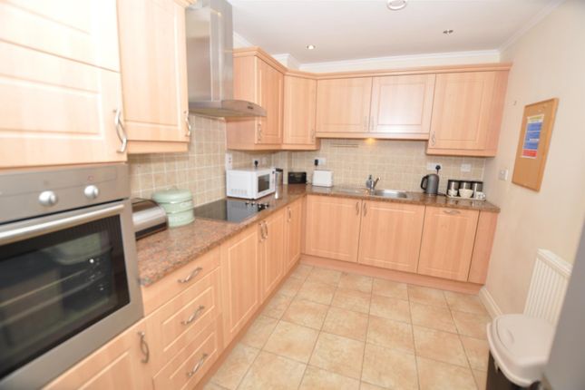 Flat 17, Hafan Tywi, The Parade, Carmarthen photo 2