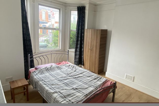 Studio house on Room 1 226, Westbury Avenue, London, £700/mo