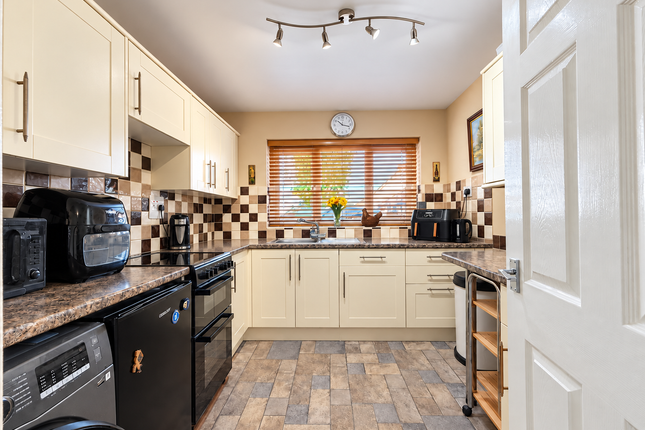 3, Chestnut Close, Minehead photo 4