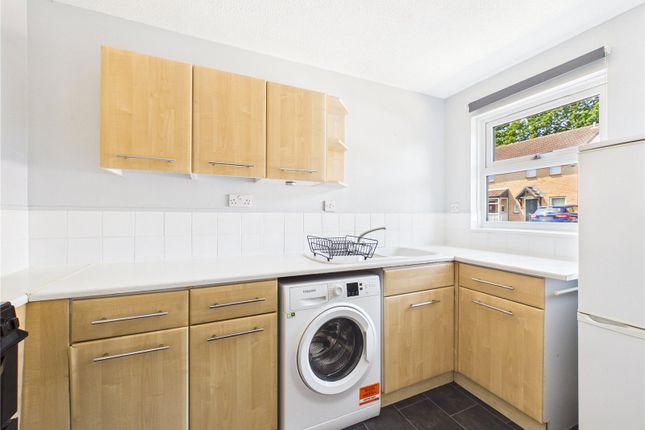 18, Gilroy Close, Bristol photo 2