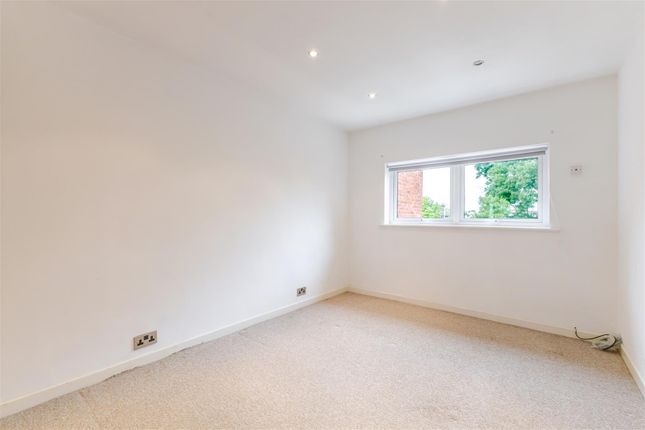 202, Fore Street, Pinner photo 4